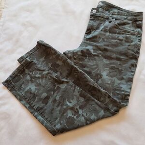 Tommy Bahama Denium Skinny Ankle  Jean Green Camouflage  Size 14/28"
